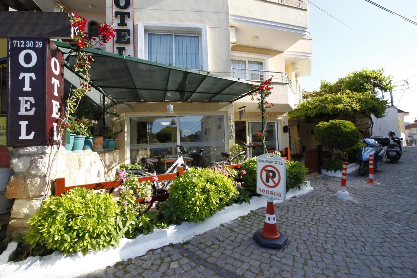 Bonapart Hotel Çeşme Esterno foto