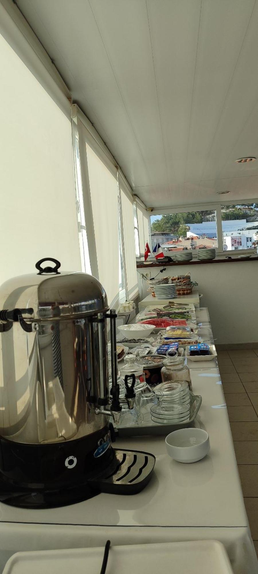 Bonapart Hotel Çeşme Esterno foto