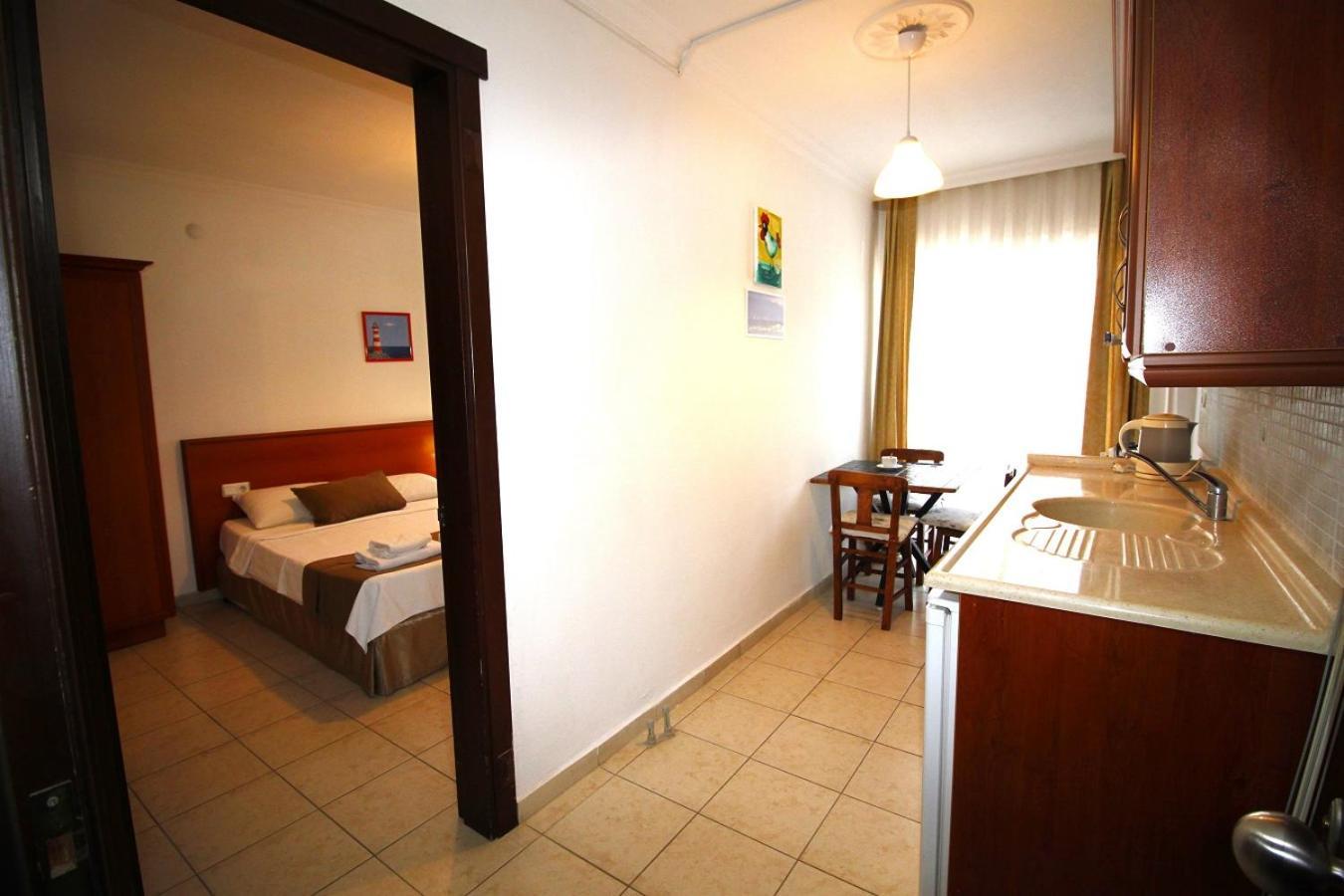 Bonapart Hotel Çeşme Esterno foto