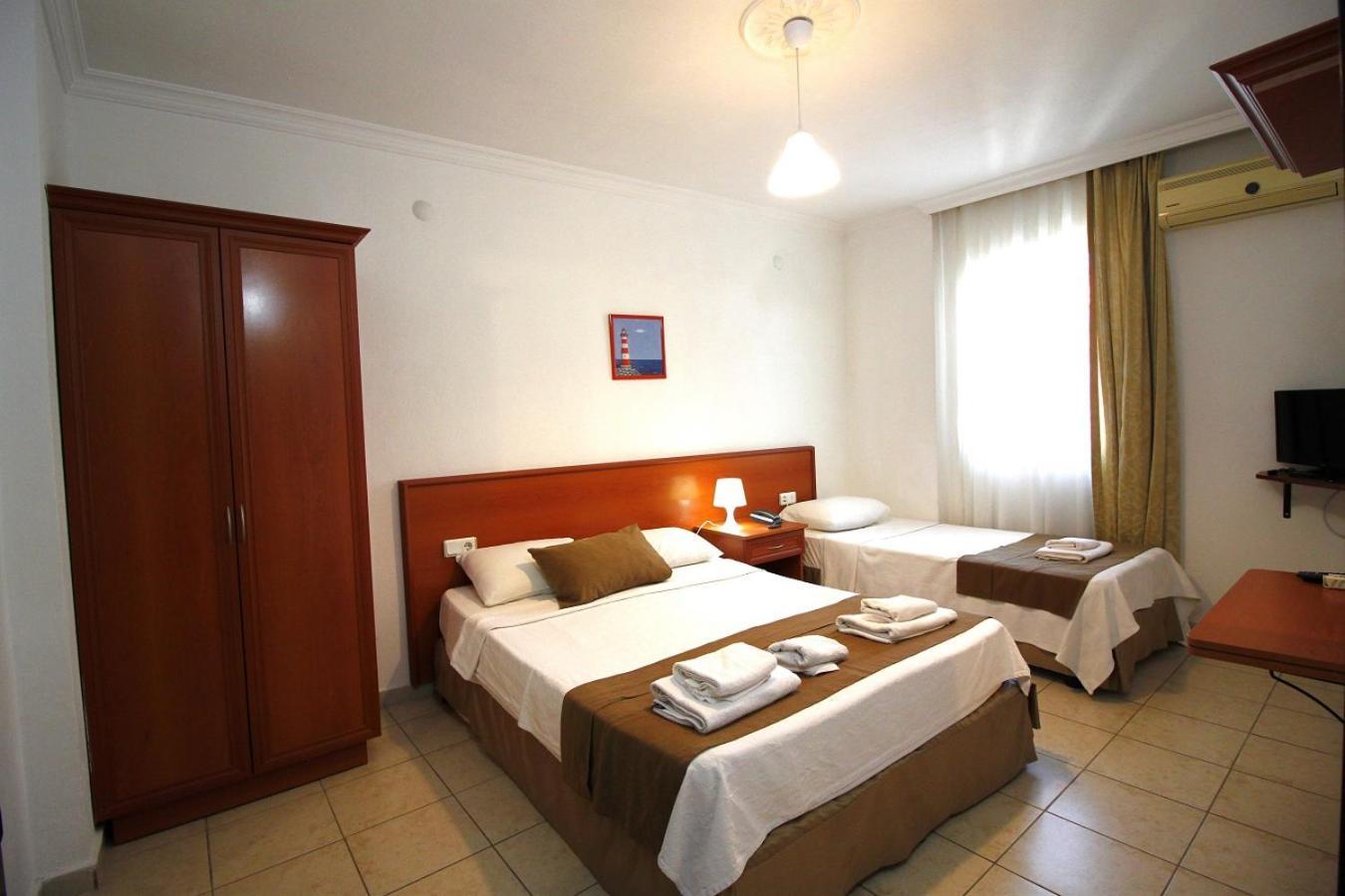 Bonapart Hotel Çeşme Esterno foto
