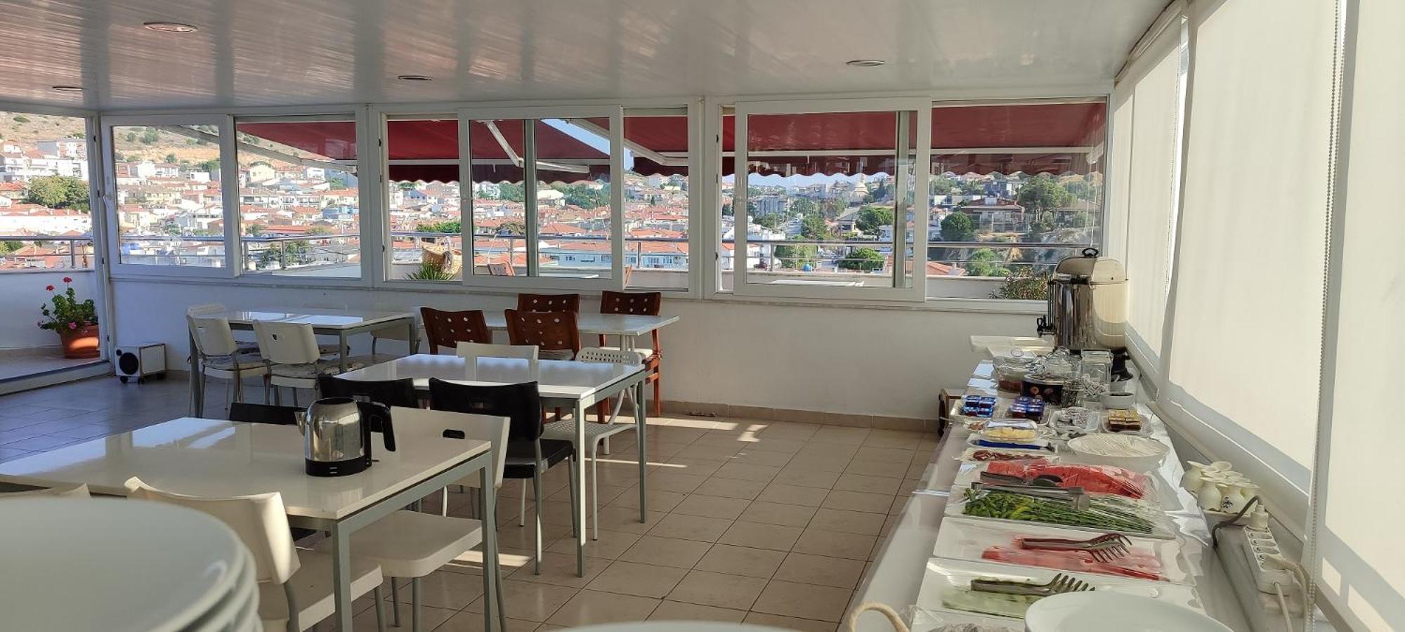Bonapart Hotel Çeşme Esterno foto
