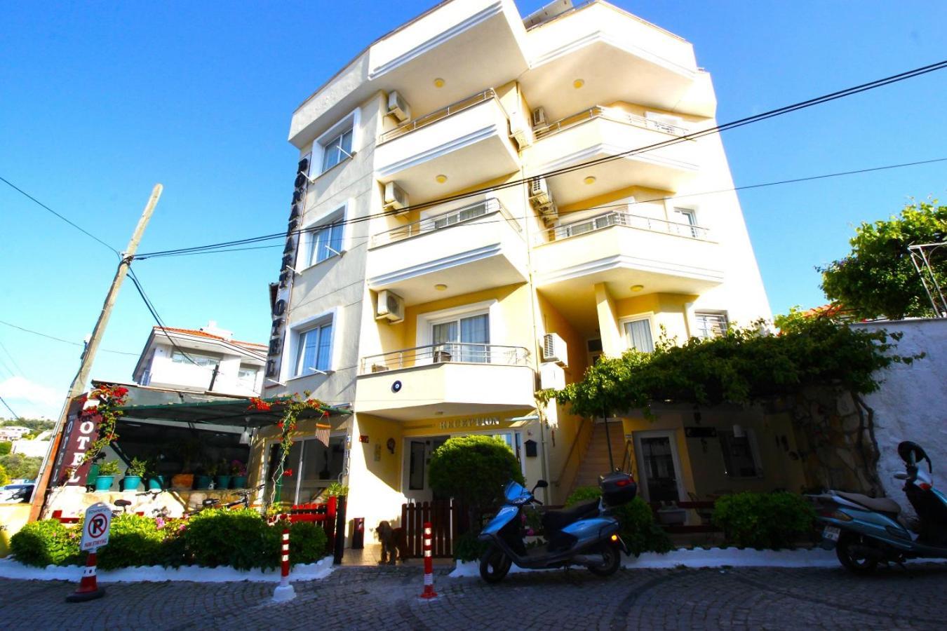 Bonapart Hotel Çeşme Esterno foto