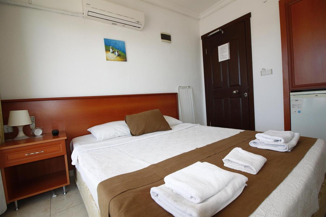 Bonapart Hotel Çeşme Esterno foto