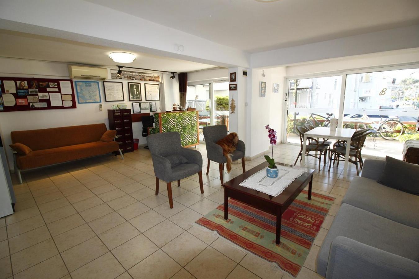 Bonapart Hotel Çeşme Esterno foto