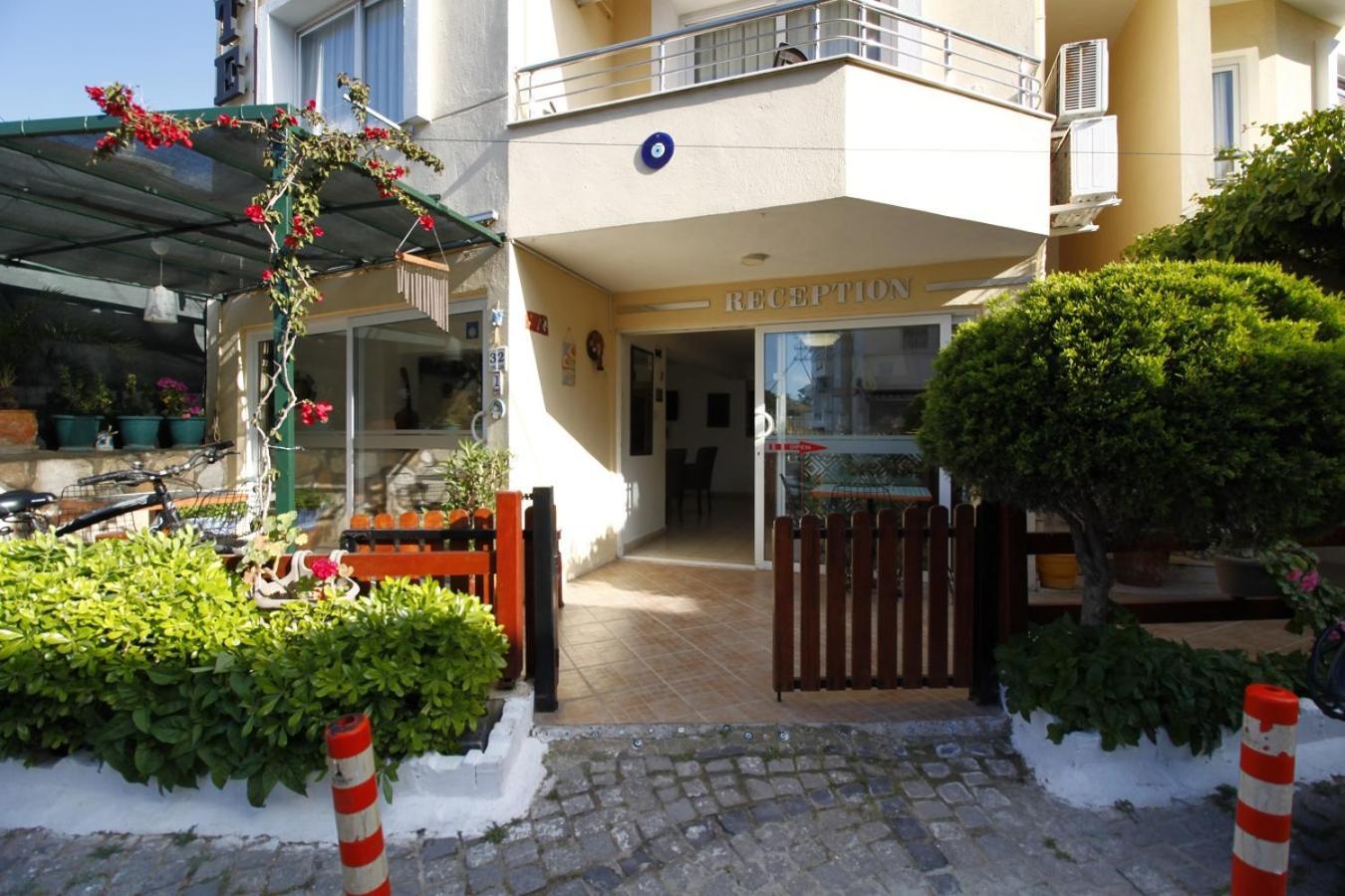 Bonapart Hotel Çeşme Esterno foto
