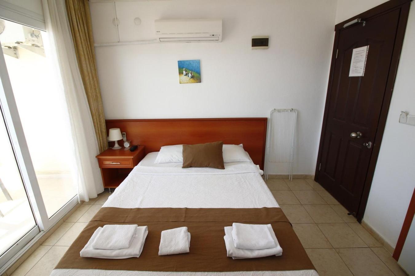 Bonapart Hotel Çeşme Esterno foto