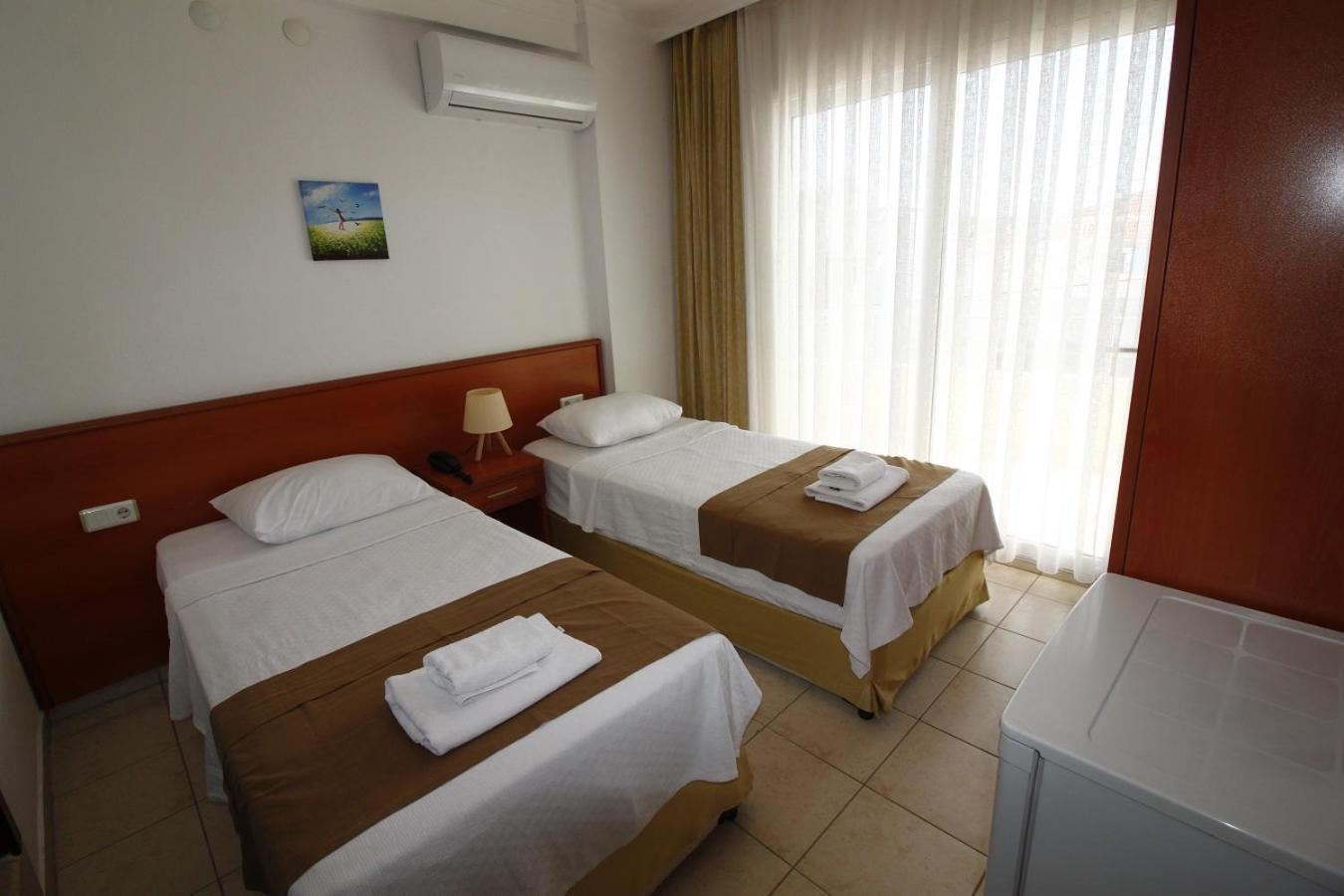 Bonapart Hotel Çeşme Esterno foto