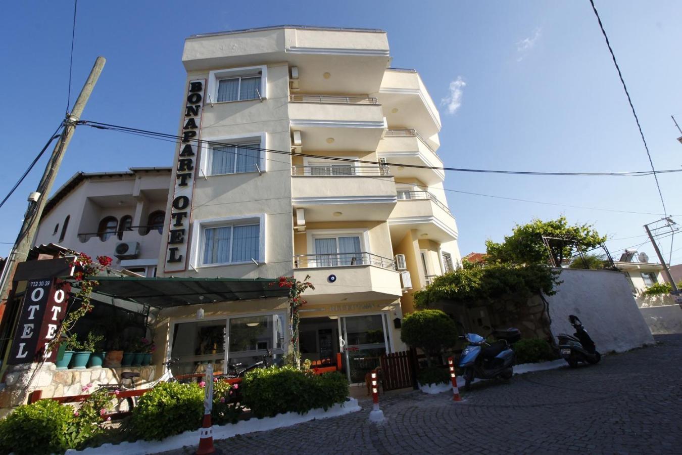 Bonapart Hotel Çeşme Esterno foto