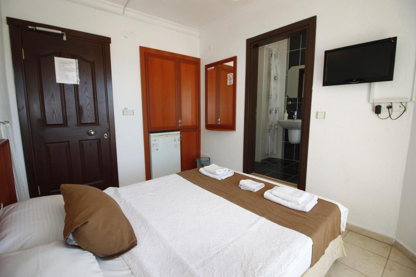 Bonapart Hotel Çeşme Esterno foto
