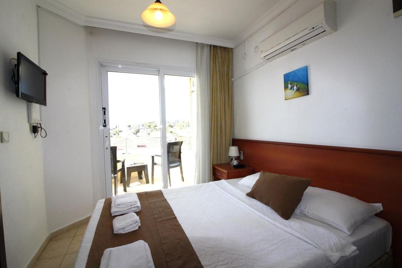 Bonapart Hotel Çeşme Esterno foto