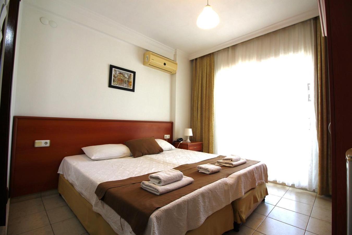 Bonapart Hotel Çeşme Esterno foto