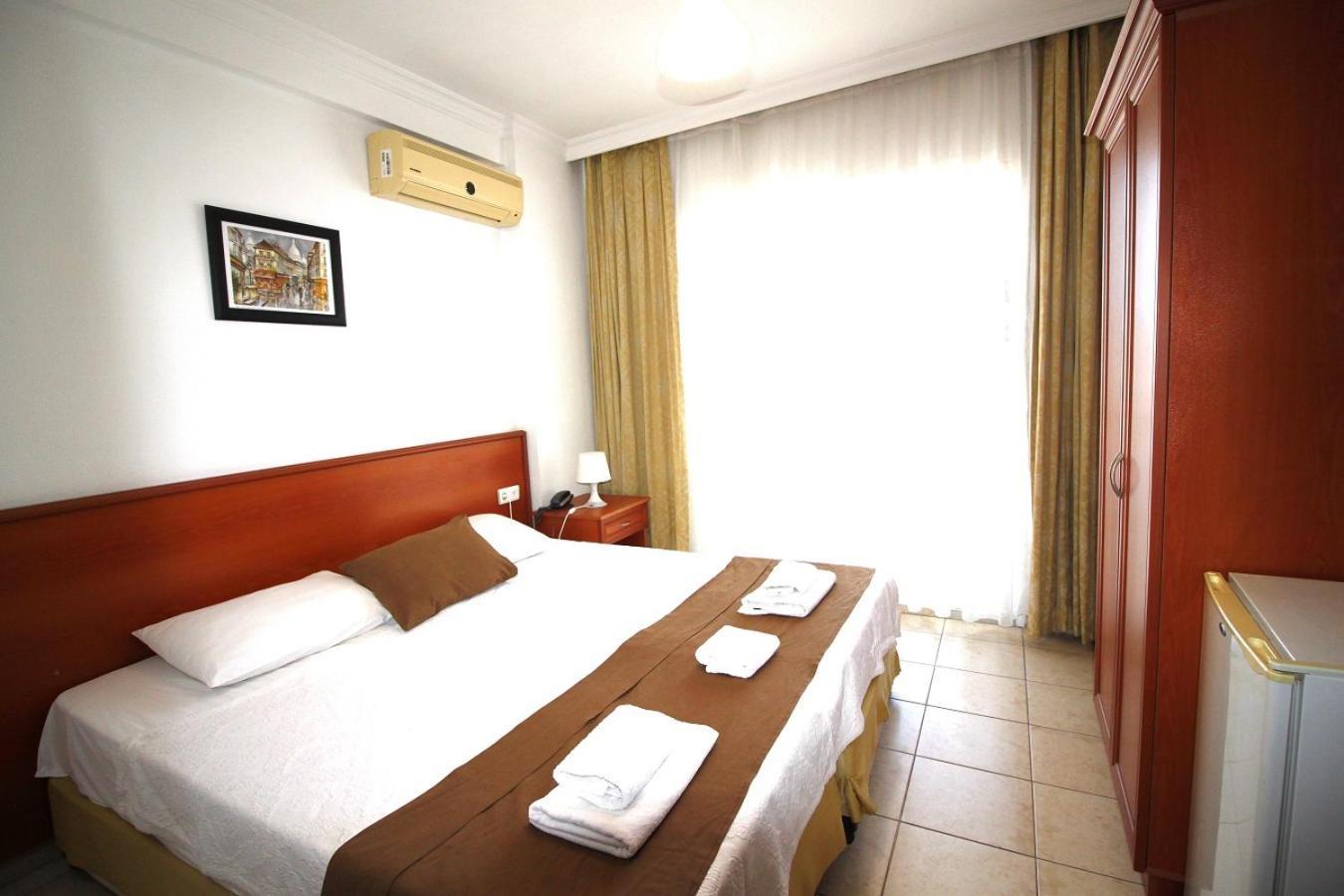 Bonapart Hotel Çeşme Esterno foto