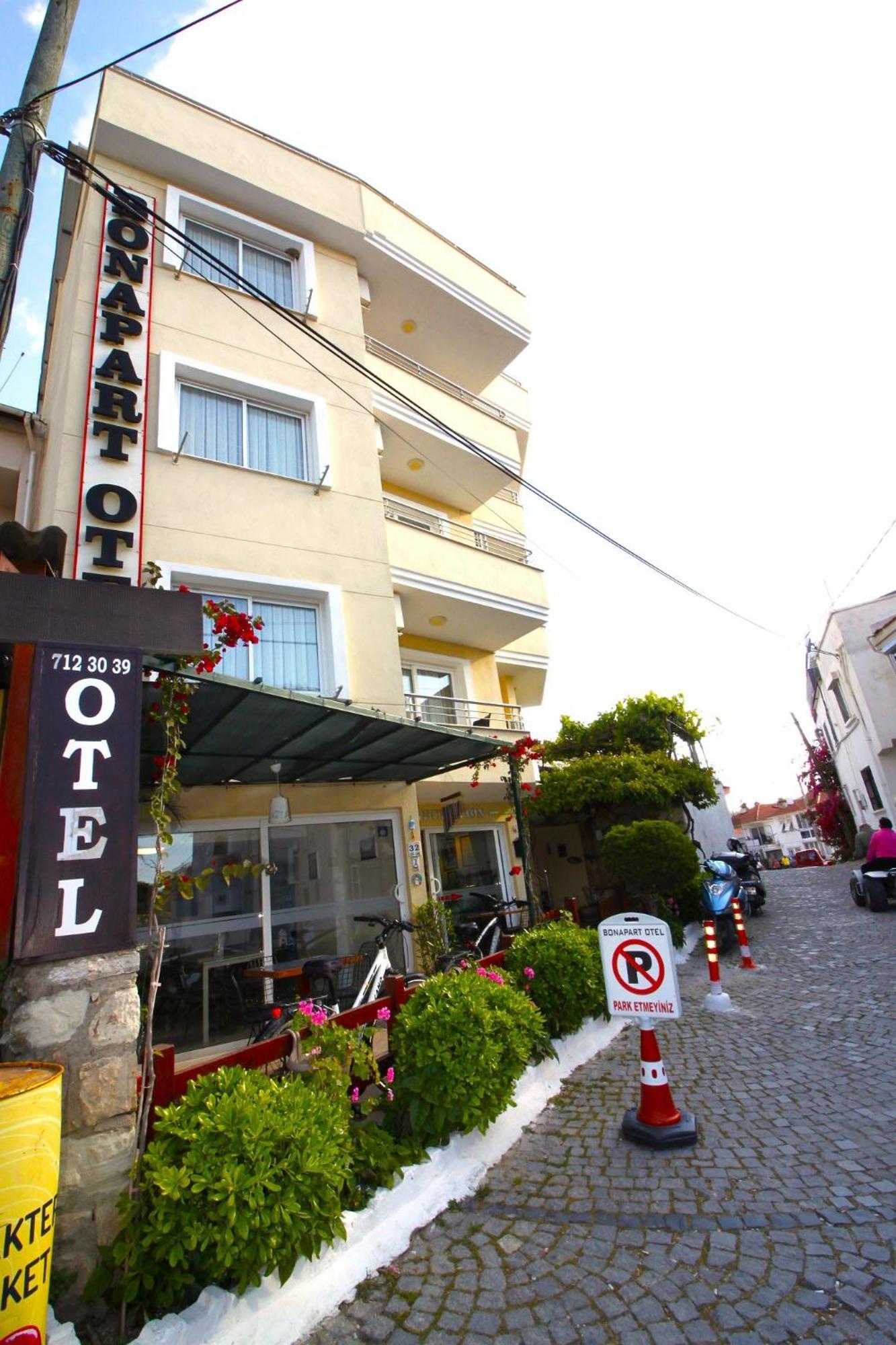Bonapart Hotel Çeşme Esterno foto