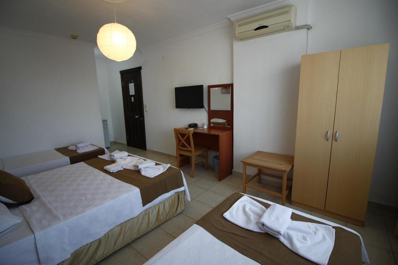 Bonapart Hotel Çeşme Esterno foto
