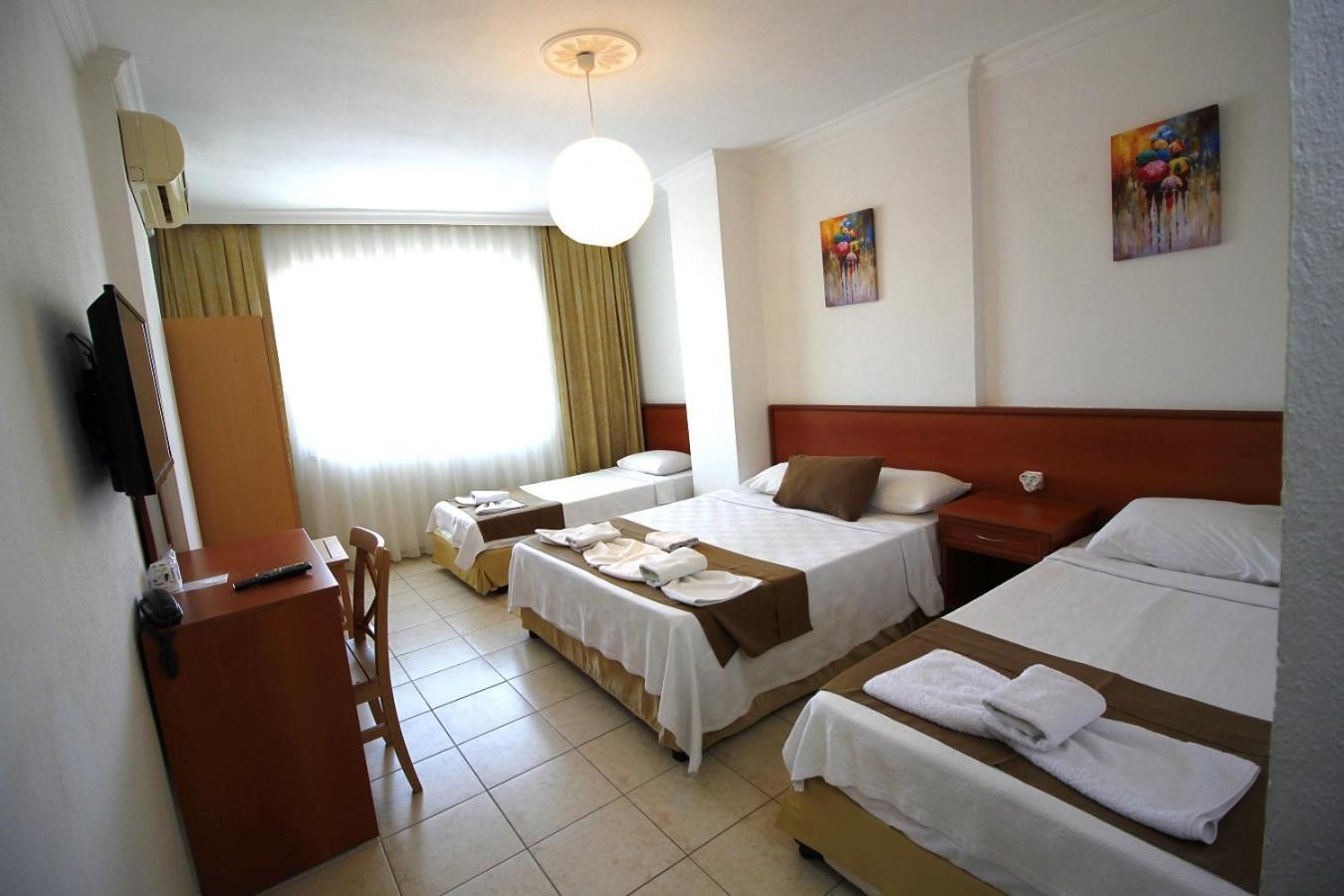 Bonapart Hotel Çeşme Esterno foto